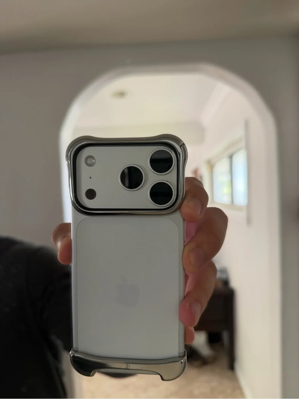 ARC PULSE IPHONE 17 PRO CASE